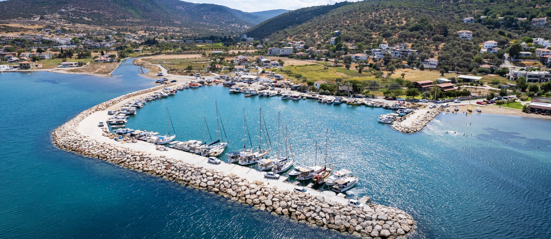 Urla kıyısı ve marina